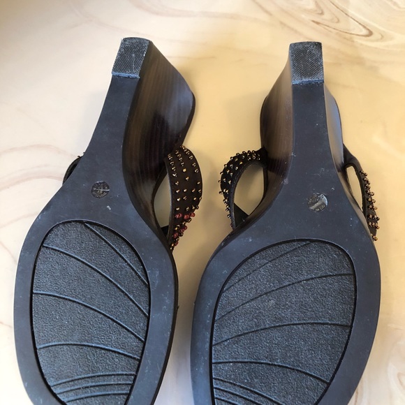 Shoes - Picture 6 of 7